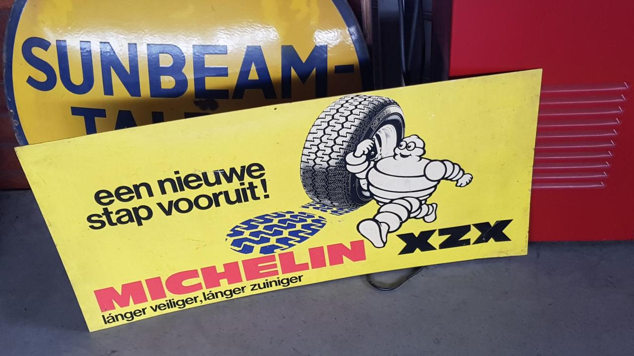 1900 Collectables examples