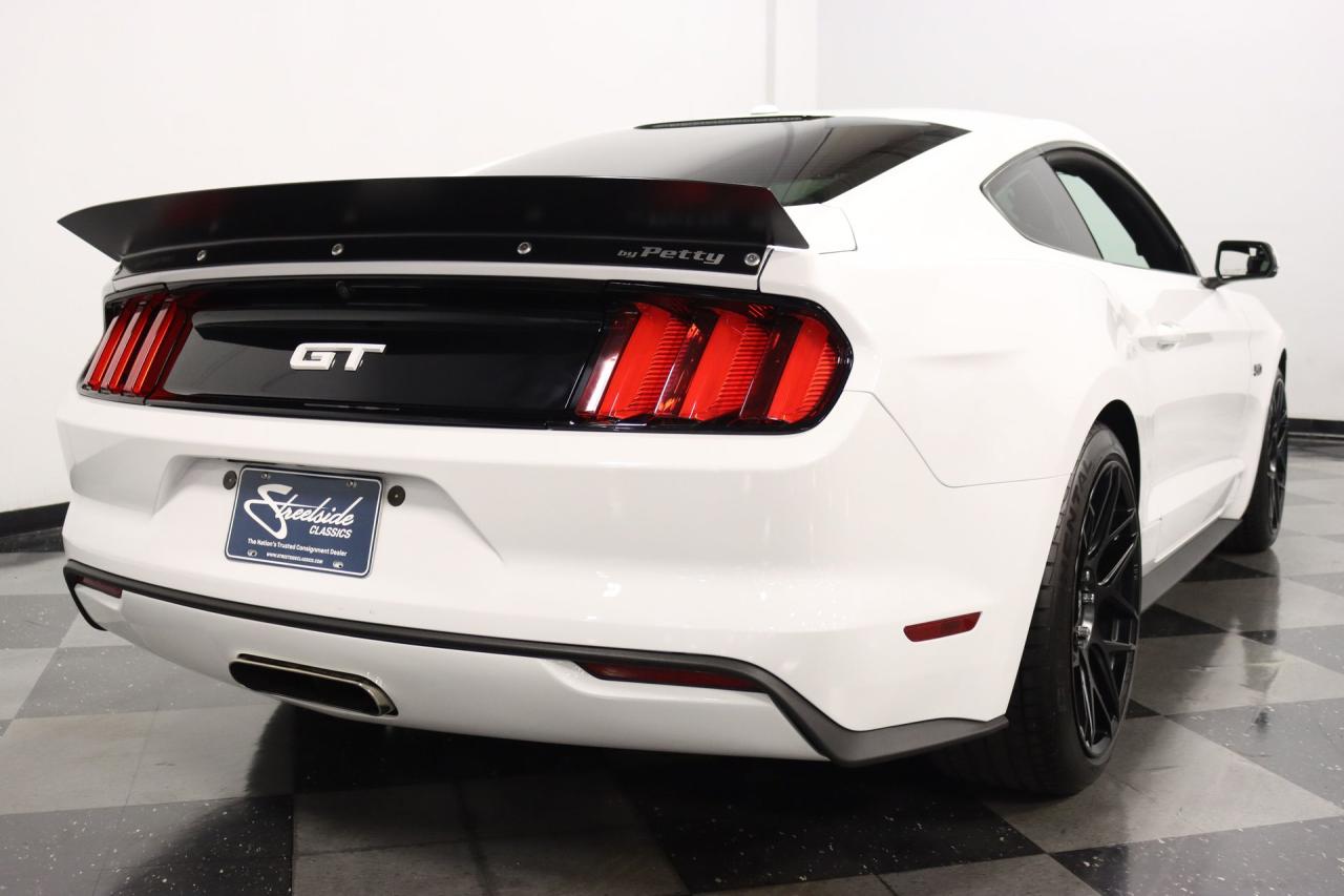2015 Ford Mustang Petty&#039;s Garage Stage 1