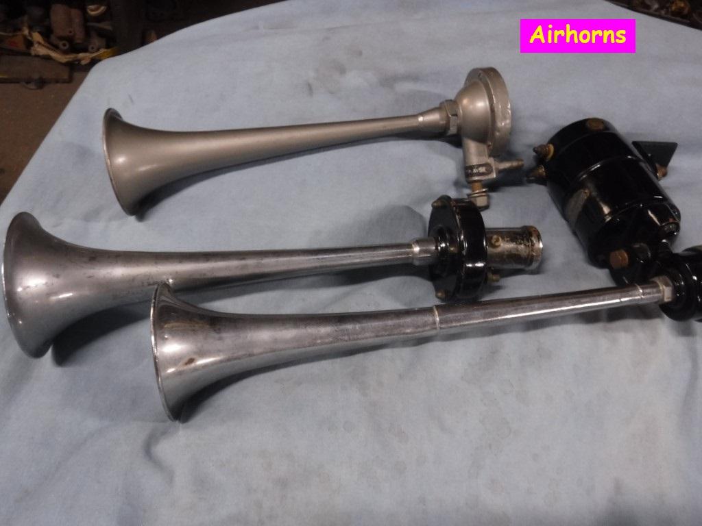 1960 Collectables Airhornes