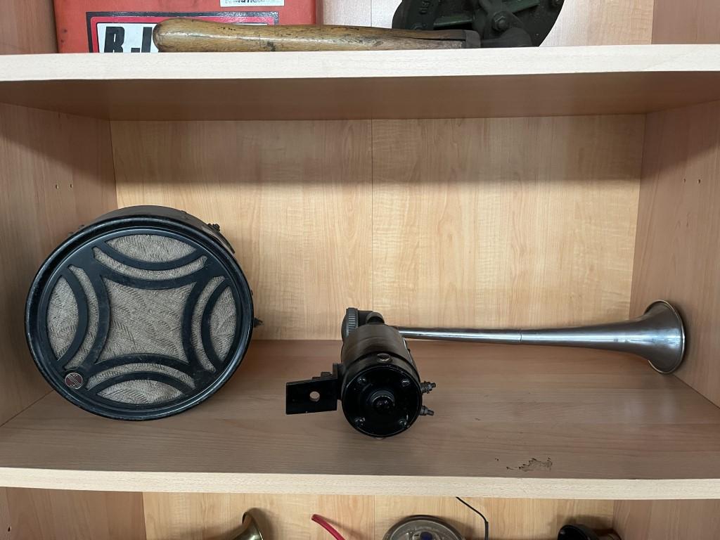 1960 Collectables Airhornes