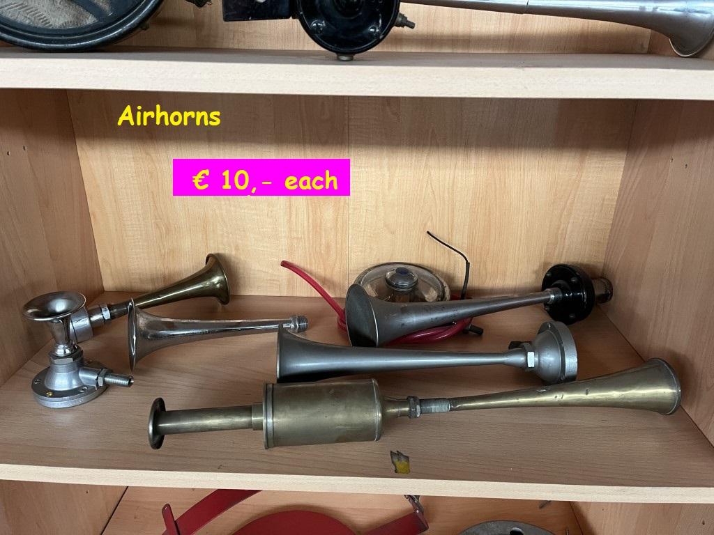 1960 Collectables Airhornes