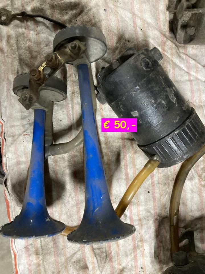 1960 Collectables Airhornes