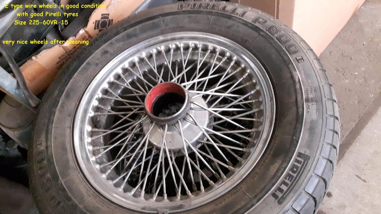 1900 Spaakwielen/ wire wheels 15 inch E-type.MK2
