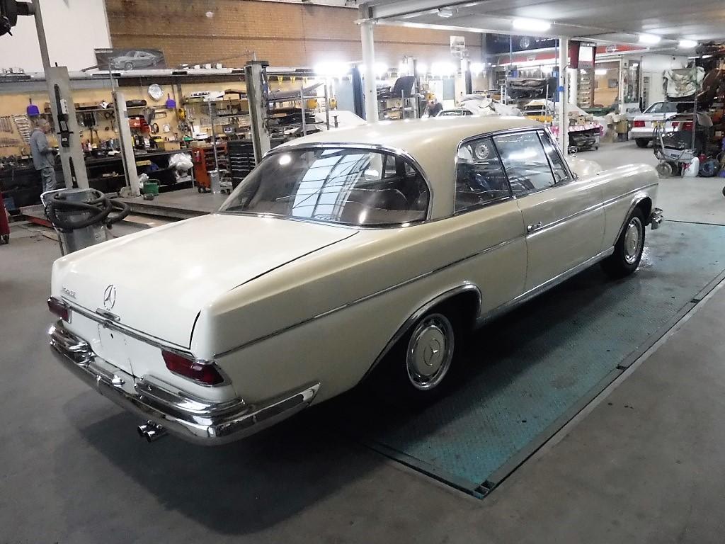 1967 Mercedes - Benz 300SE Coupe no. 9662