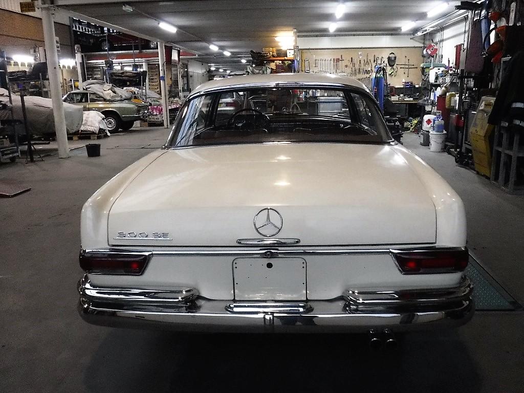 1967 Mercedes - Benz 300SE Coupe no. 9662
