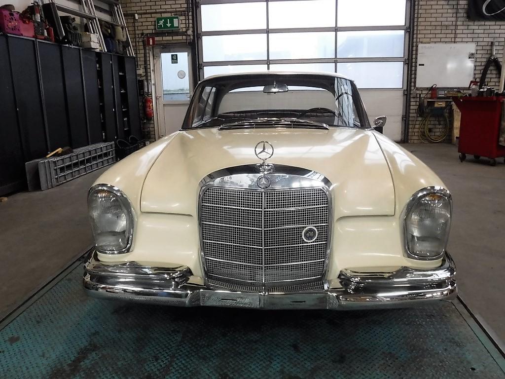 1967 Mercedes - Benz 300SE Coupe no. 9662