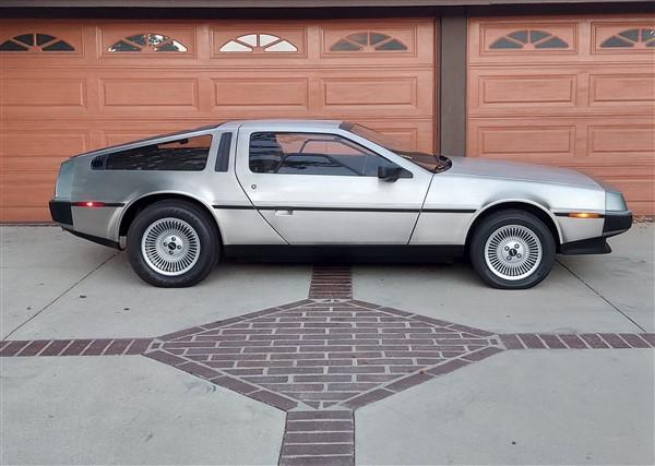 DeLorean DMC-12
