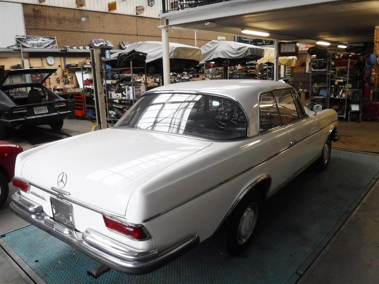 1962 Mercedes - Benz 300SE Coupe white W112