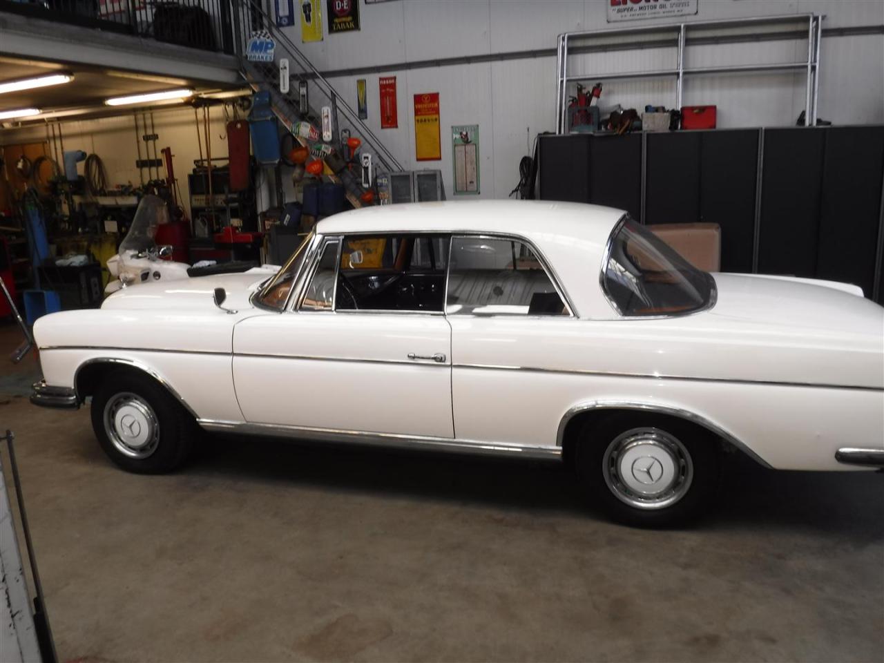 1962 Mercedes - Benz 300SE Coupe white W112