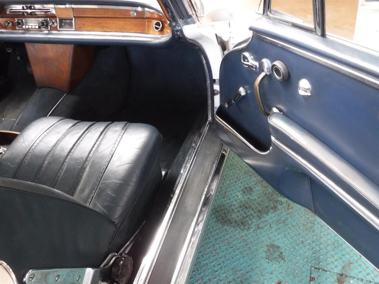 1962 Mercedes - Benz 300SE Coupe white W112