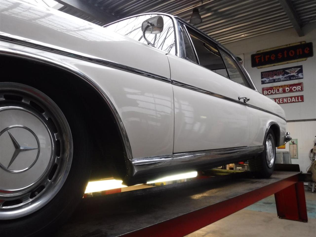 1962 Mercedes - Benz 300SE Coupe white W112