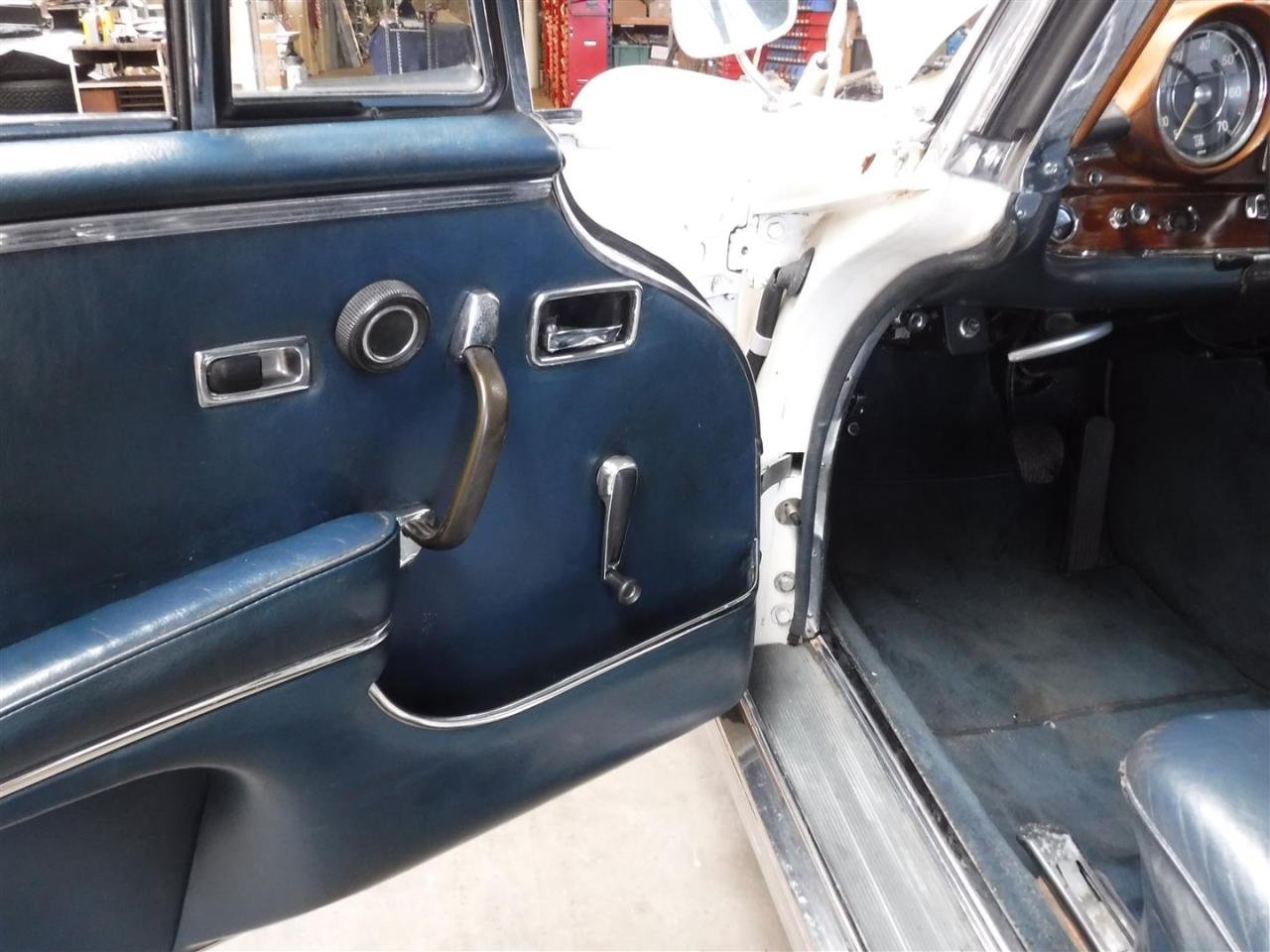 1962 Mercedes - Benz 300SE Coupe white W112