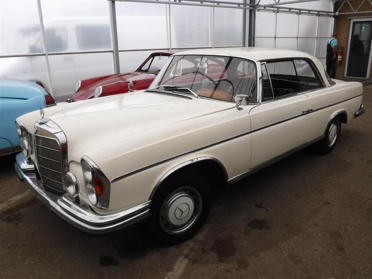 1962 Mercedes - Benz 300SE Coupe white W112