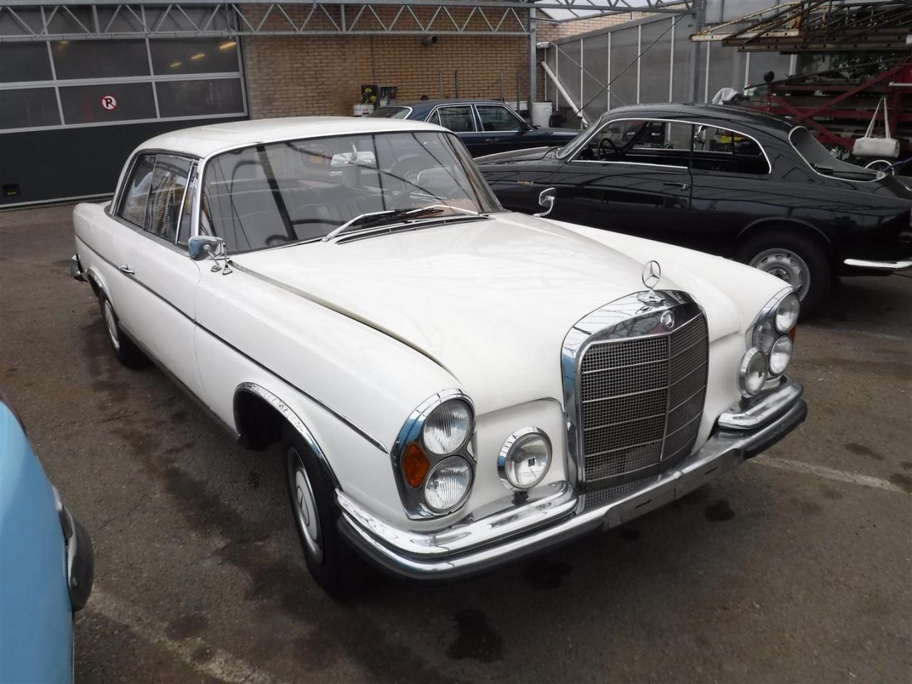 1962 Mercedes - Benz 300SE Coupe white W112