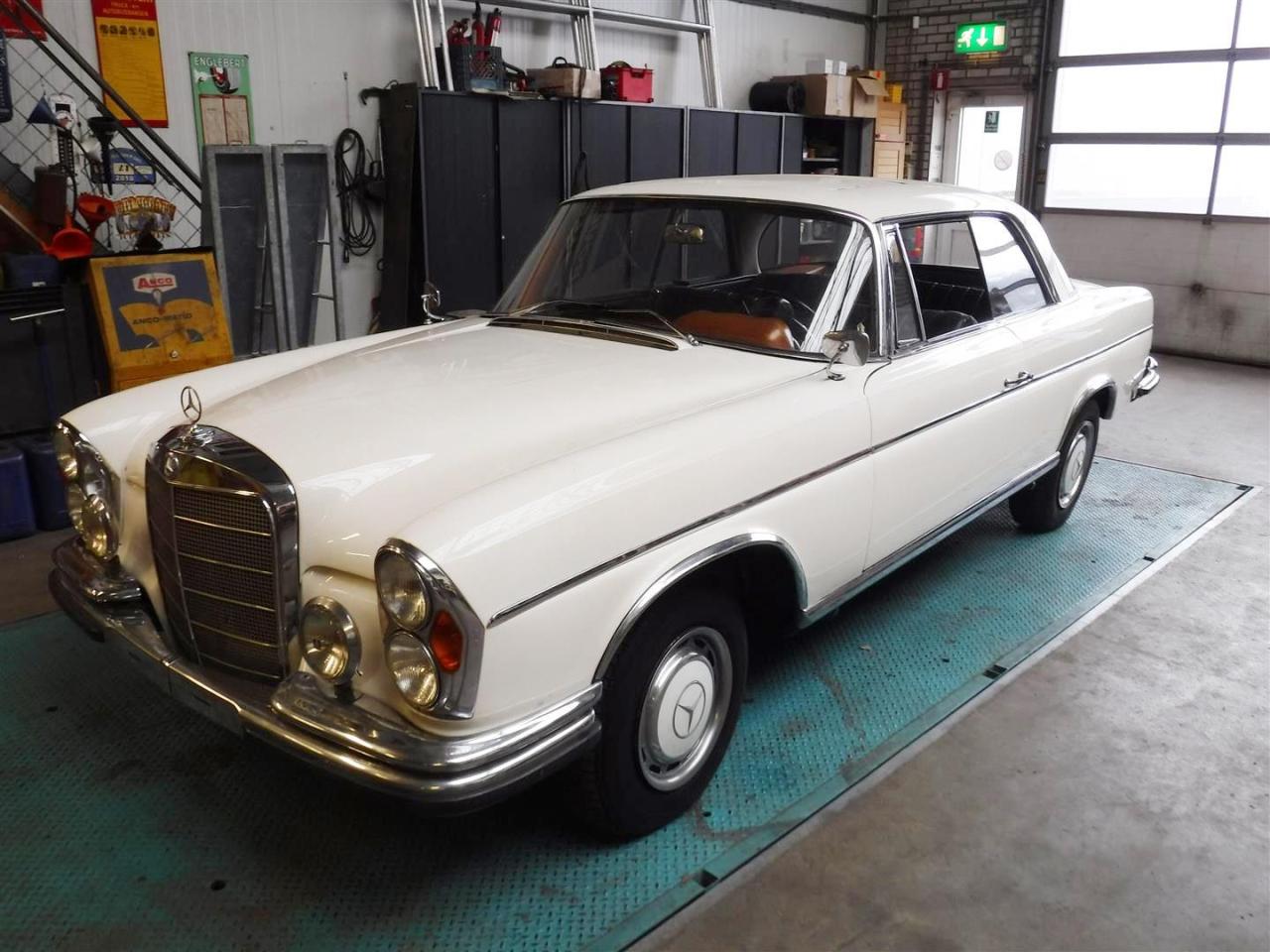 1962 Mercedes - Benz 300SE Coupe white W112