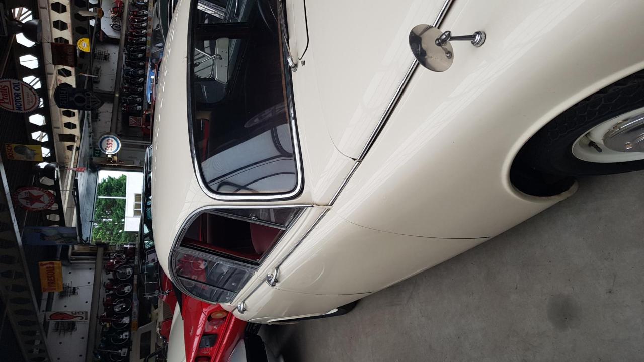 1961 Jaguar MK2 - white