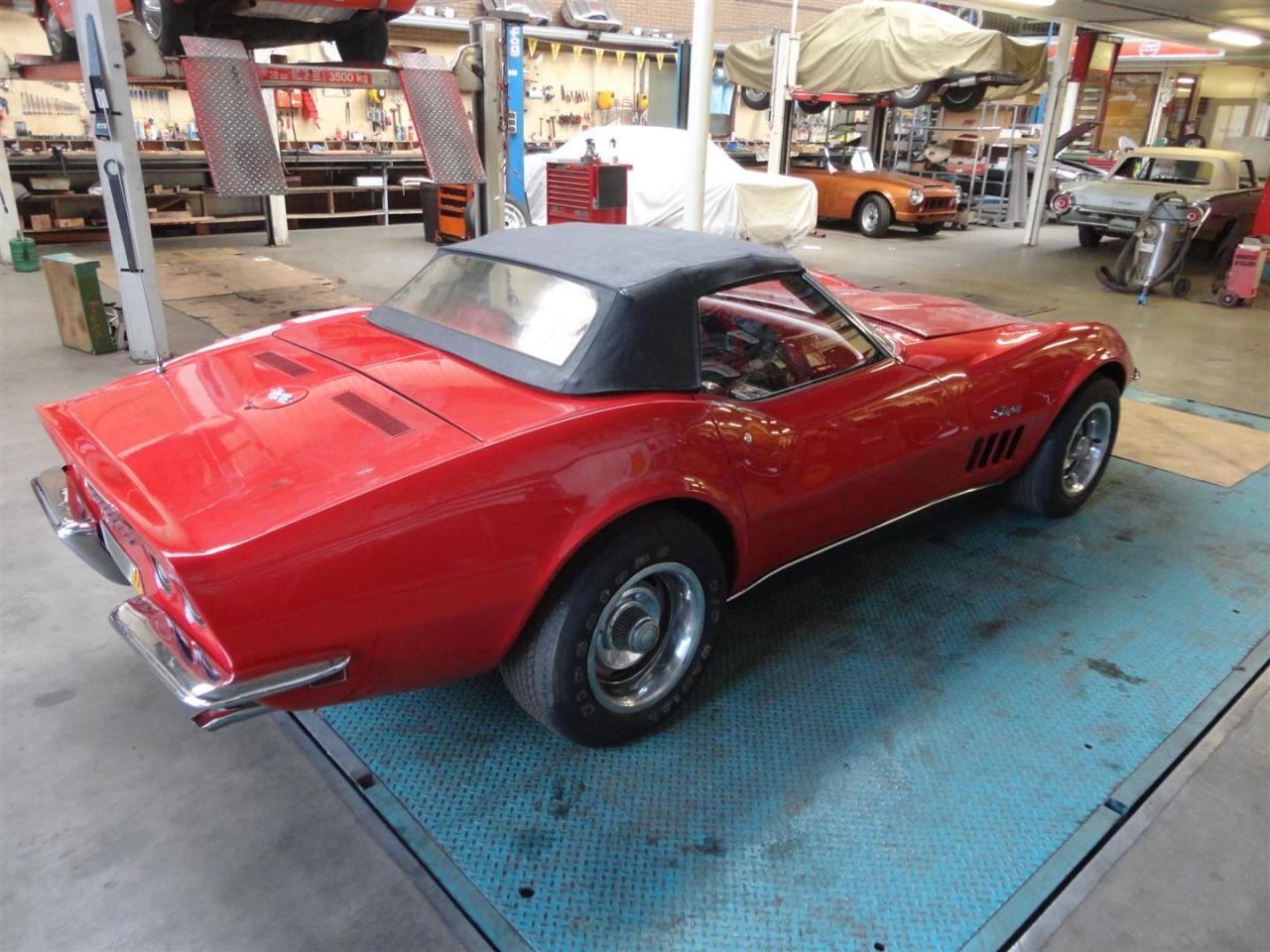 1969 Chevrolet Corvette &#039;&#039;69 Roadster Red