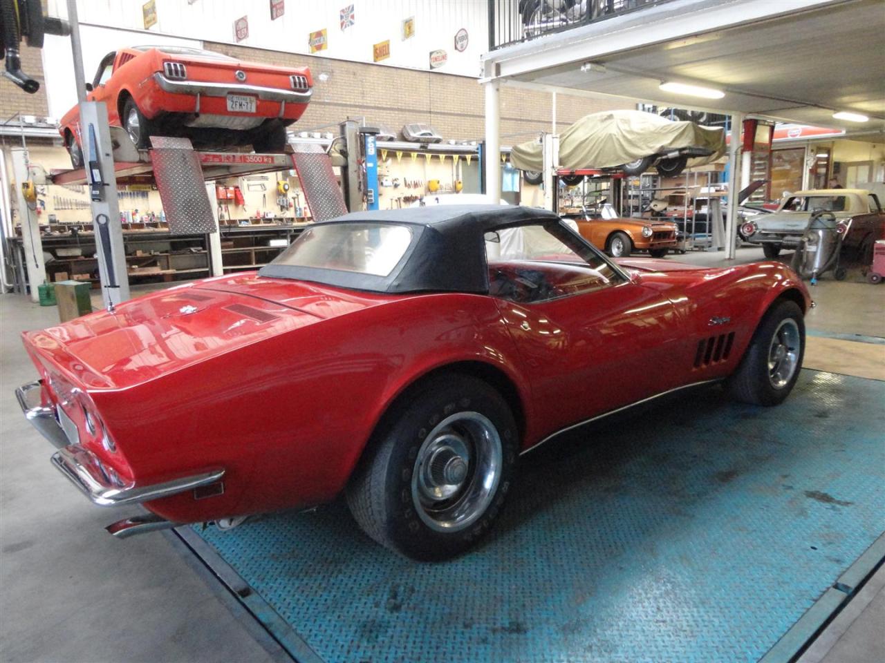 1969 Chevrolet Corvette &#039;&#039;69 Roadster Red