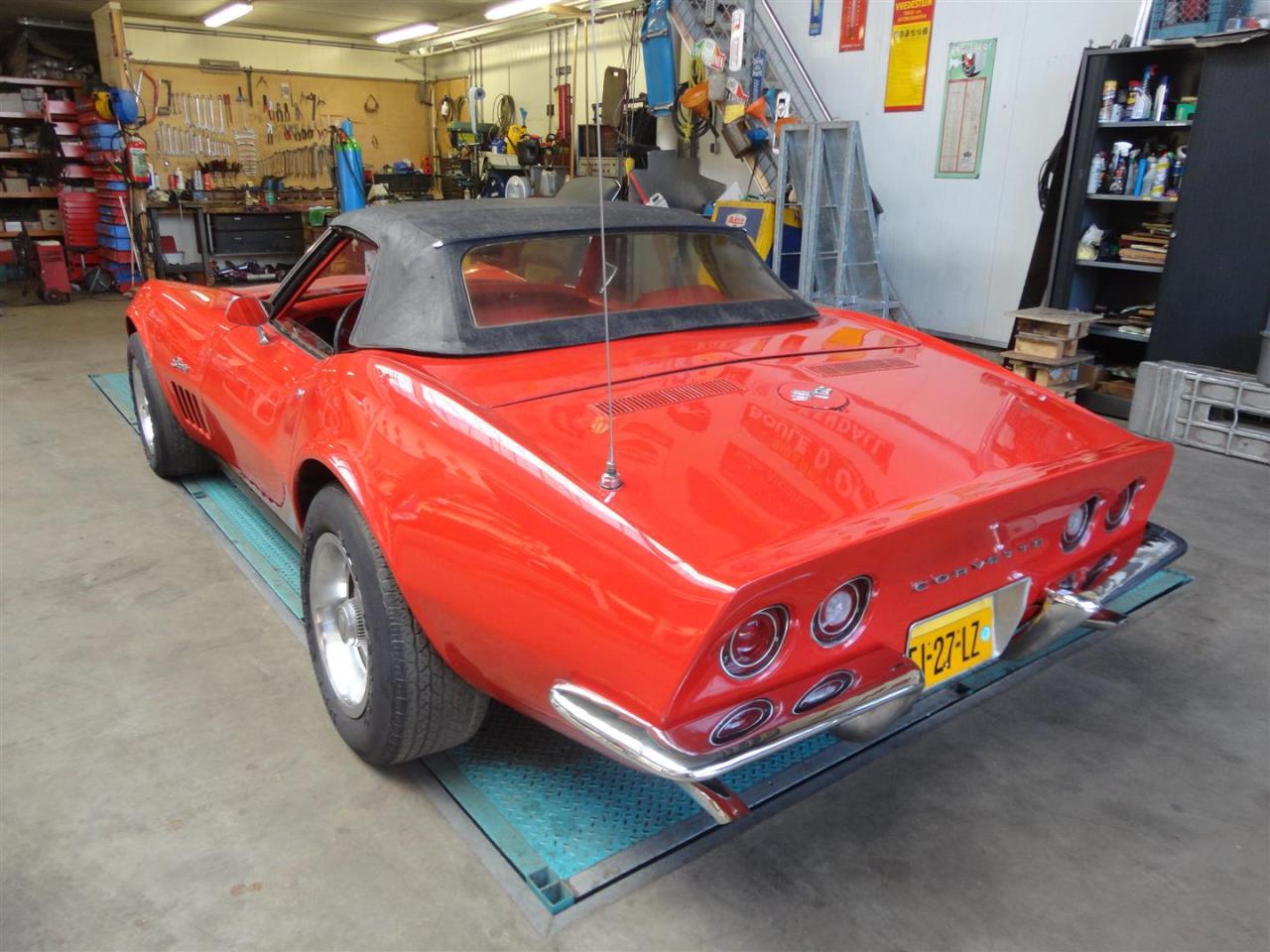 1969 Chevrolet Corvette &#039;&#039;69 Roadster Red
