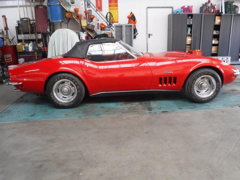 1969 Chevrolet Corvette &#039;&#039;69 Roadster Red