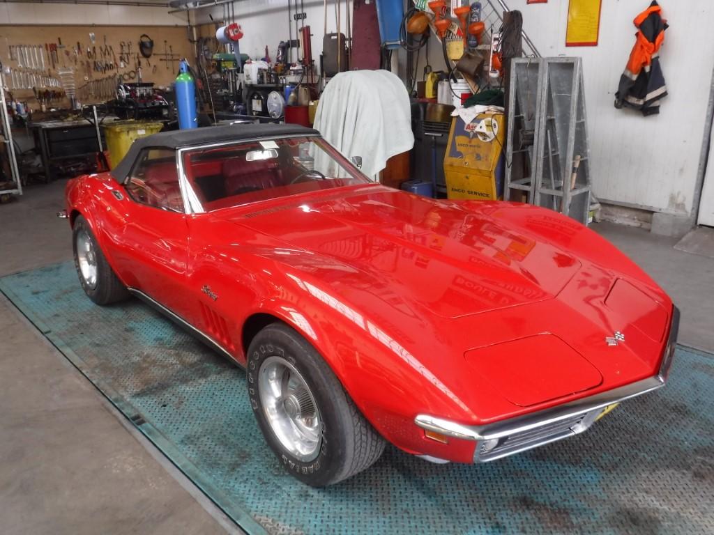 1969 Chevrolet Corvette &#039;&#039;69 Roadster Red