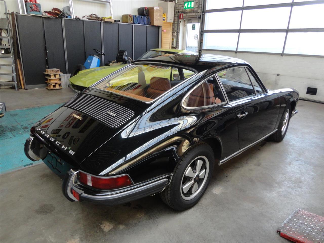 1969 Porsche 911 E black