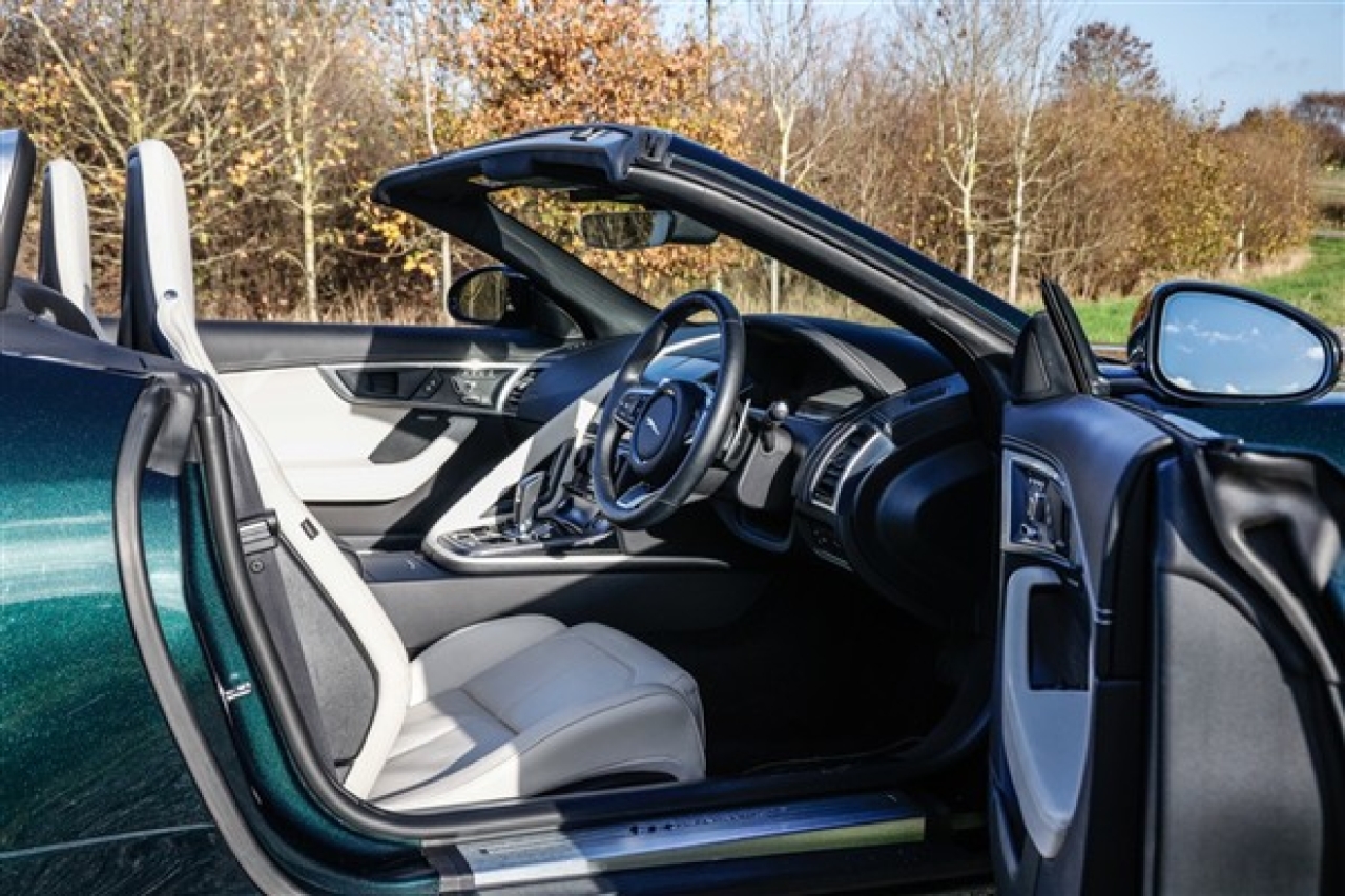 2021 Jaguar F-Type 2.0 R-Dynamic Convertible