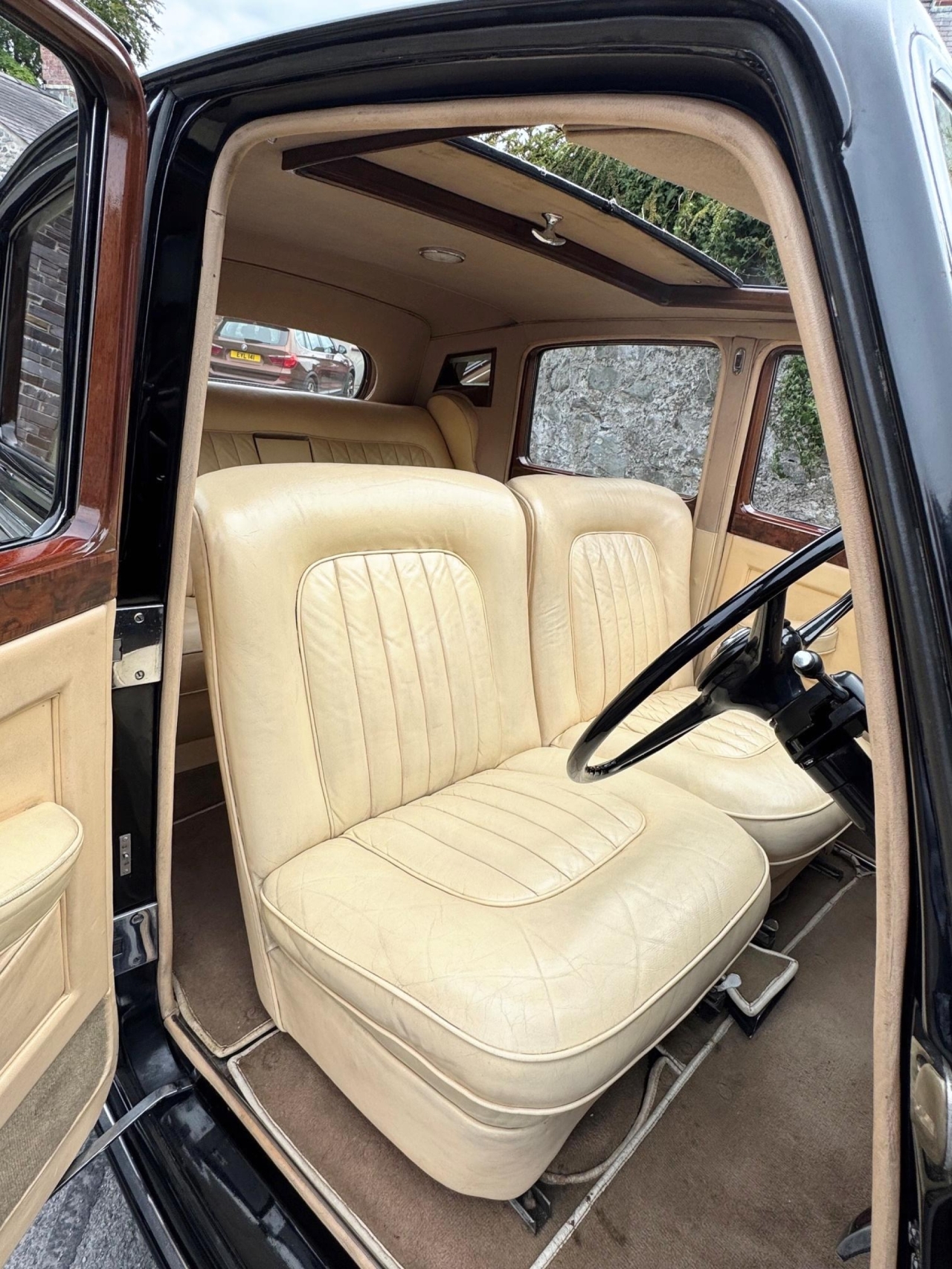 1954 Rolls-Royce Silver Dawn ‘Big Boot’ Automatic Saloon SOG68