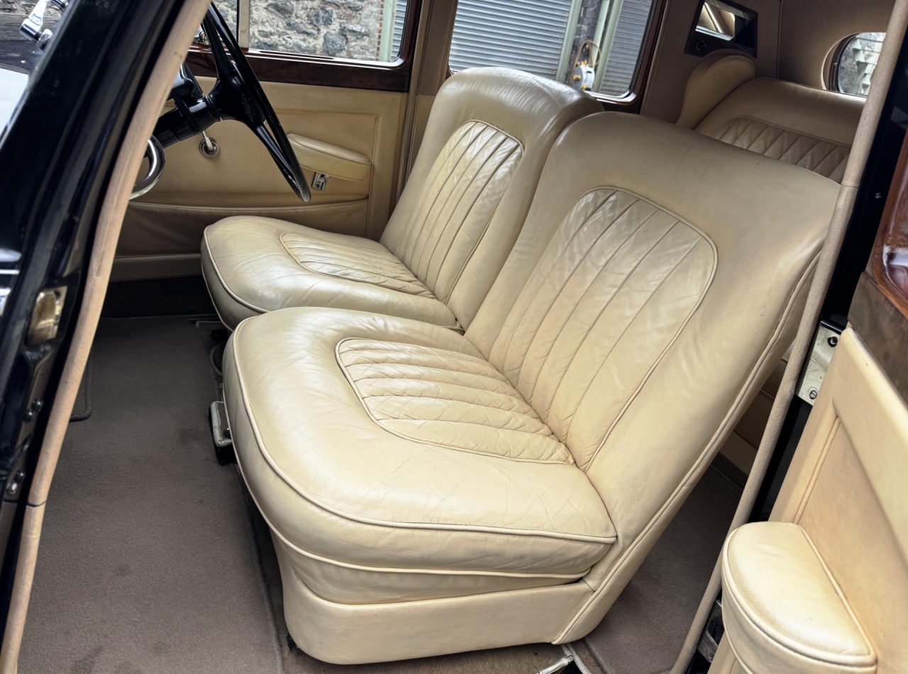 1954 Rolls-Royce Silver Dawn ‘Big Boot’ Automatic Saloon SOG68
