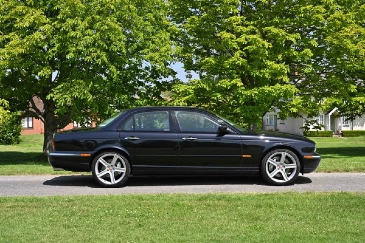 2005 Jaguar XJR V8 S/C Auto