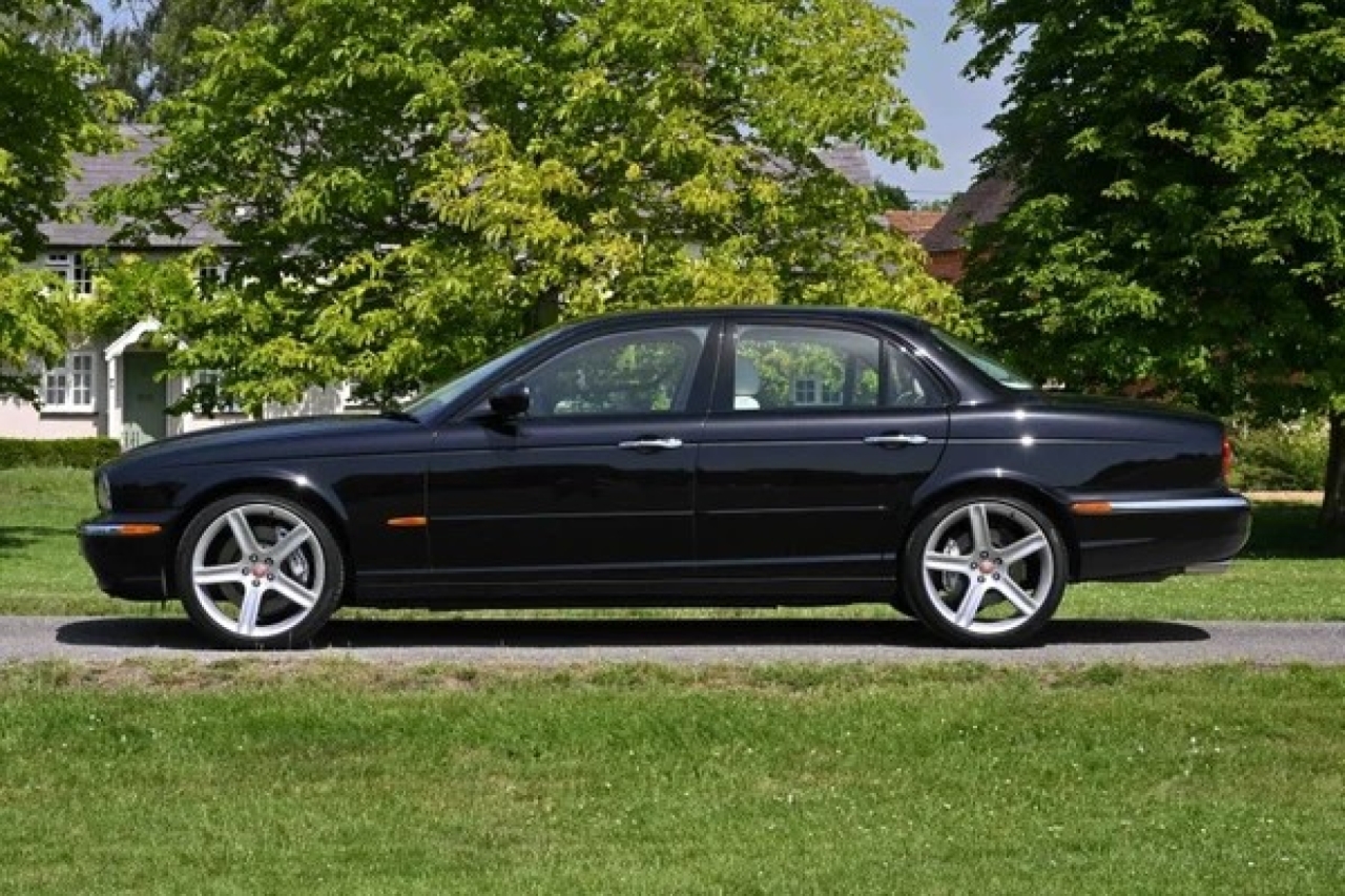 2005 Jaguar XJR V8 S/C Auto