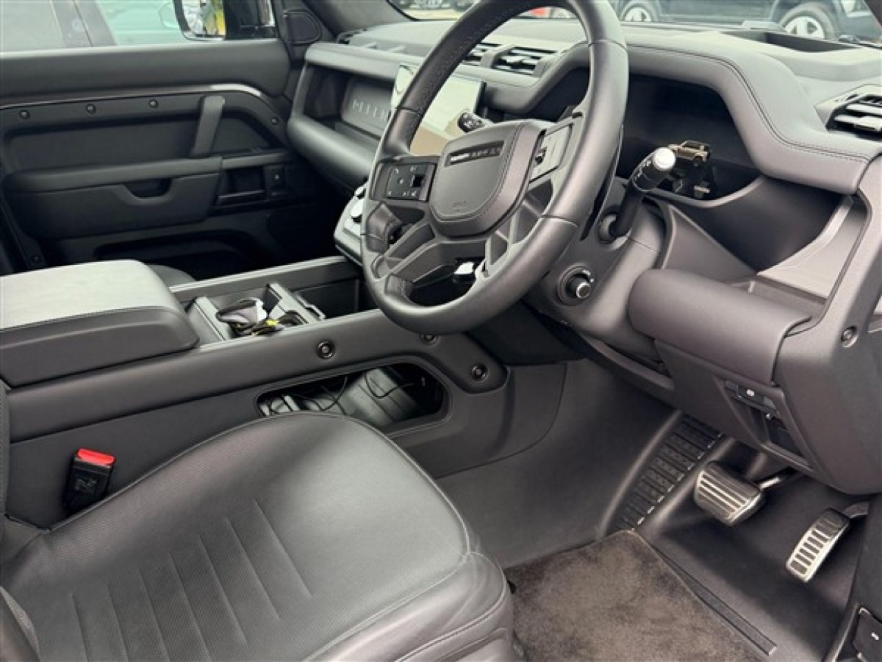 2025 Land Rover Defender 110