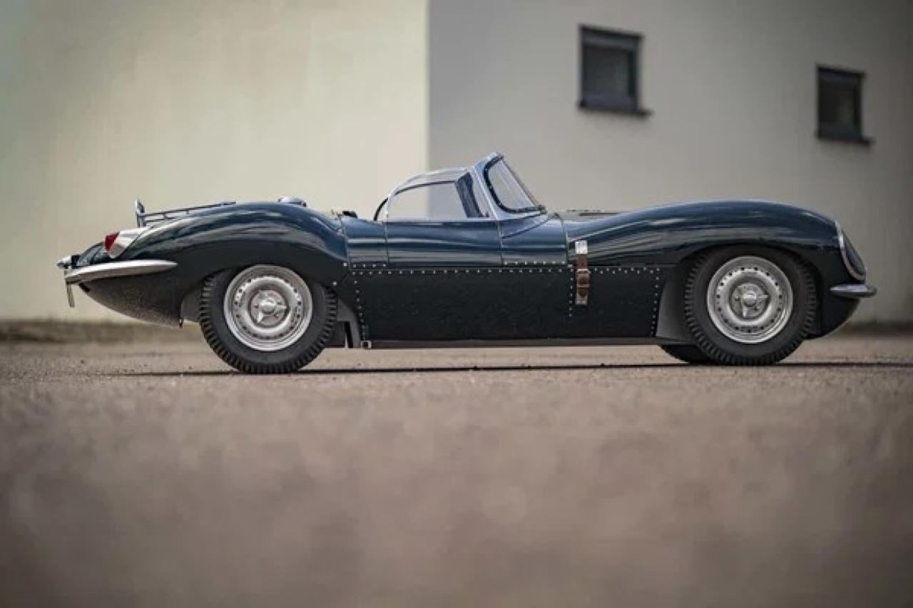 1956 'Jaguar XKSS' Scale Model
