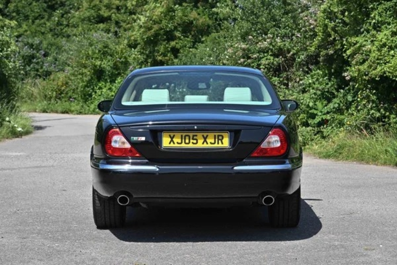 2005 Jaguar XJR V8 S/C Auto