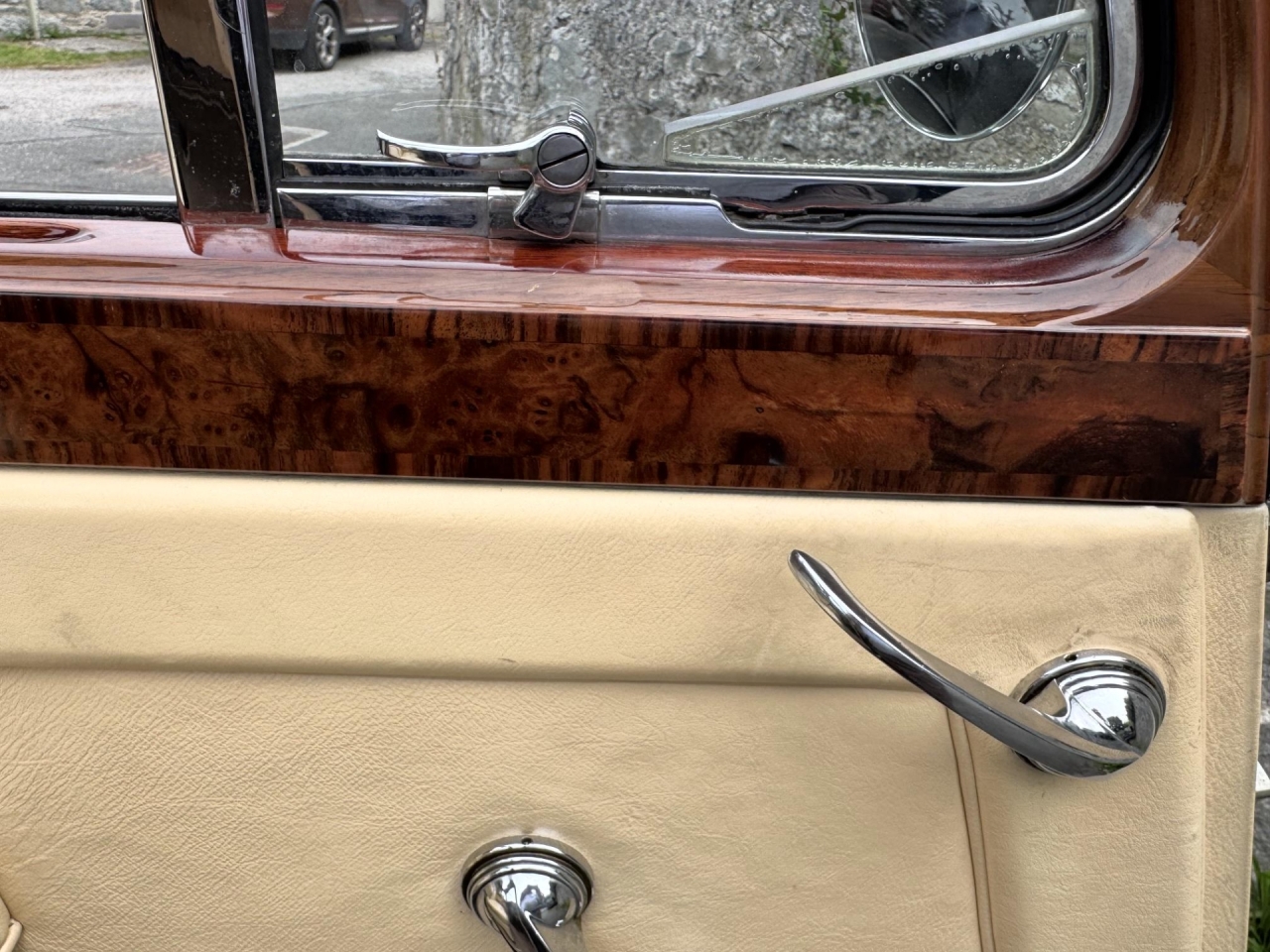 1954 Rolls-Royce Silver Dawn ‘Big Boot’ Automatic Saloon SOG68