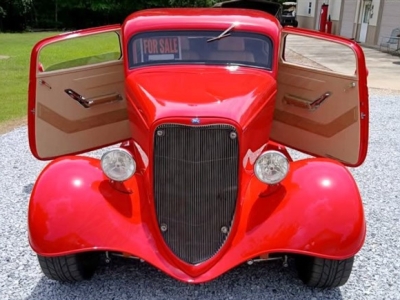 1933 Ford Custom Sedan