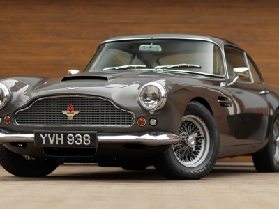 Aston Martin DB4