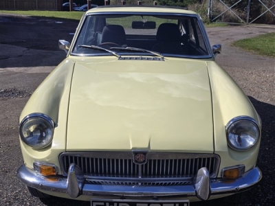 1969 MG B GT (Primrose Yellow)