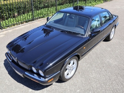 1999 Jaguar XJ-R