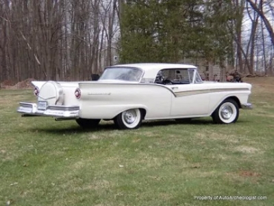 1957 Ford Skyliner