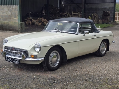 1964 MG B Roadster (Old English White)