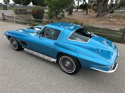 1967 Chevrolet Corvette Coupe (Marina Blue)