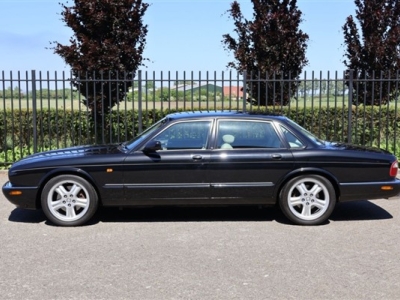 1999 Jaguar XJ-R