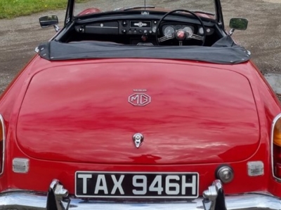 1969 MG B Roadster (Tartan Red)