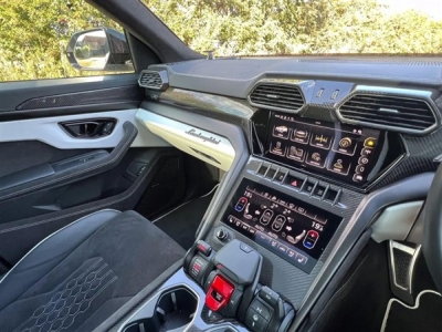 2024(74) Lamborghini Urus