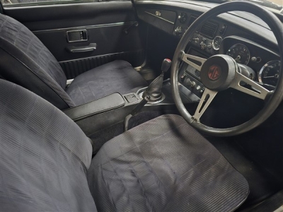 1973 MG B GT (Glacier White)