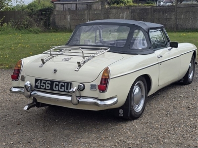 1964 MG B Roadster (Old English White)
