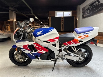 Honda CBR 900 RR Fireblade SC 28