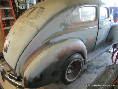 1940 Ford 2-Door Sedan