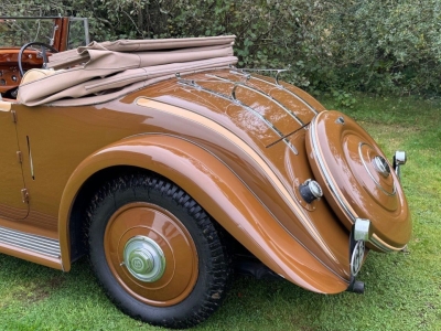 1933 Bentley 3.5 Litre Barker Sporting Drophead Coupe B17AE